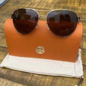 Tory Burch Aviator sunglasses